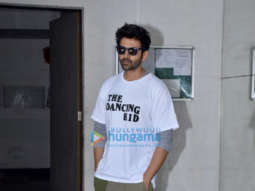 Photos: Kartik Aaryan snapped in Andheri