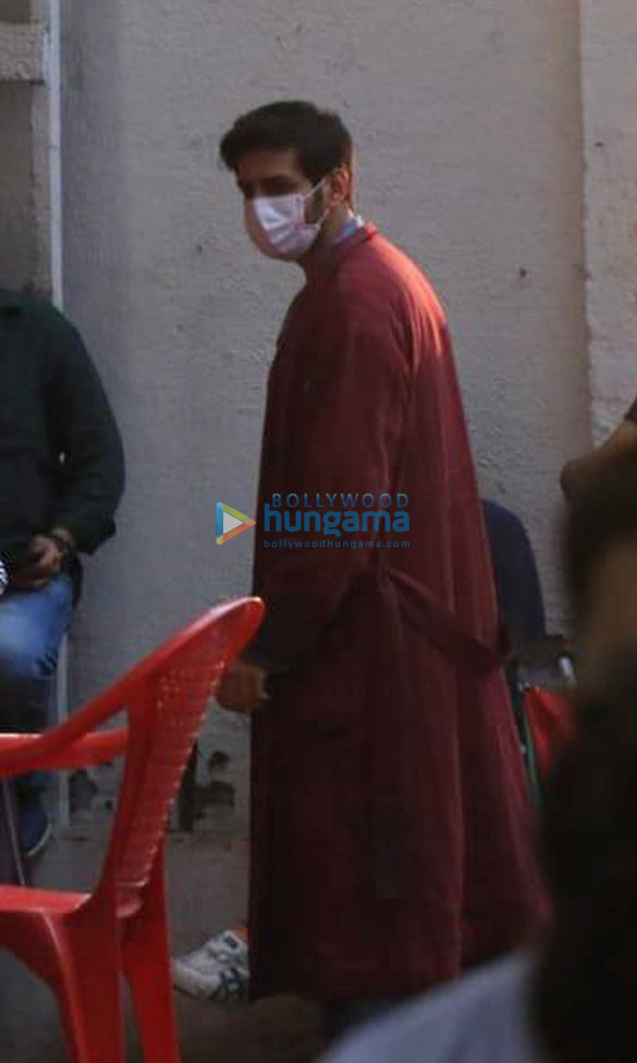 photos kartik aaryan spotted at filmistan studio 4