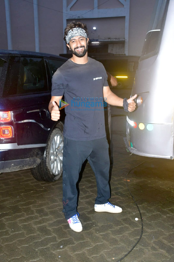 photos kiara advani bhumi pednekar and vicky kaushal spotted at mehboob studio in bandra 2