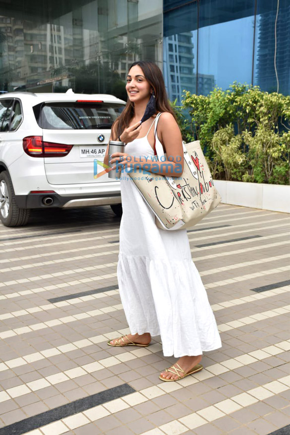 photos kiara advani spotted in andheri 1 2