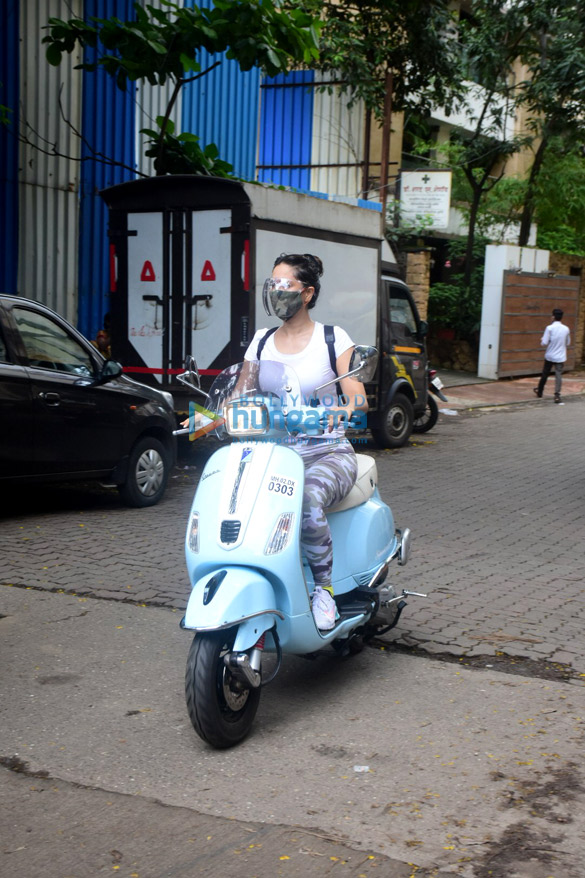 Photos: Kim Sharma spotted at Bandra Photos: Kim Sharma spotted at Bandra