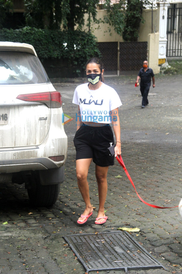 Photos: Malaika Arora spotted with her pet on a morning walk Photos: Malaika Arora spotted with her pet on a morning walk