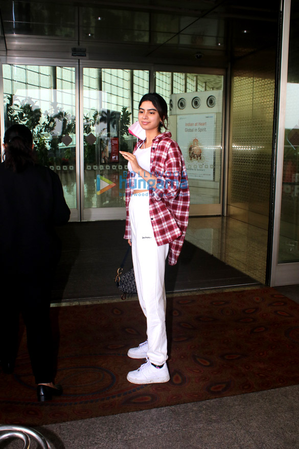 photos mouni roy janhvi kapoor khushi kapoor and others snapped at the airport 2