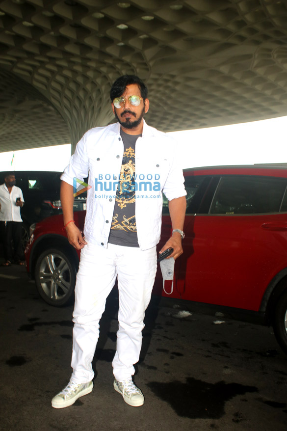 photos mouni roy janhvi kapoor khushi kapoor and others snapped at the airport 3