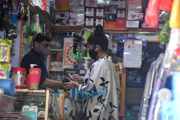 photos nimrat kaur spotted at a store in bandra 3