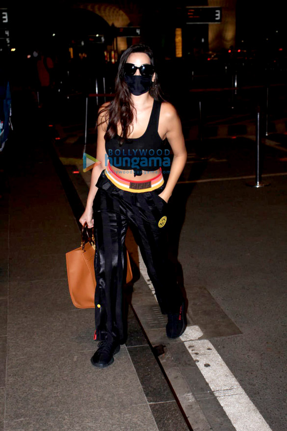 photos nora fatehi ranveer singh shahid kapoor and mira kapoor spotted at the airport 6