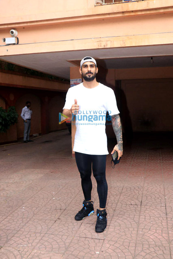 photos prateik babbar snapped in bandra 2