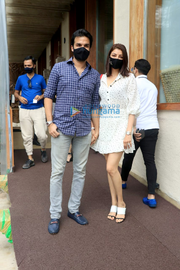photos rakul preet singh jackky bhagnani kajal agarwal and others snapped at bastian in worli 6