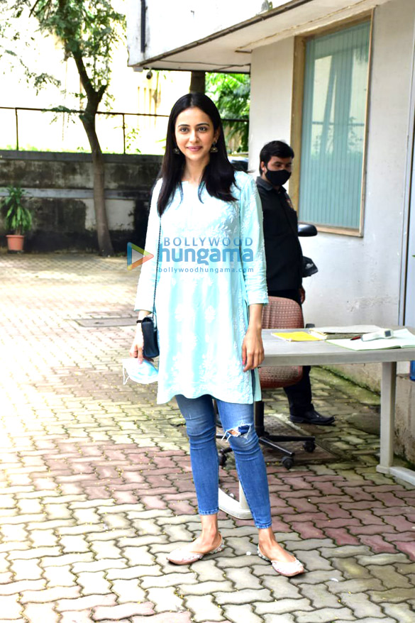 photos rakul preet singh snapped at aanand l rais office in andheri 3 2