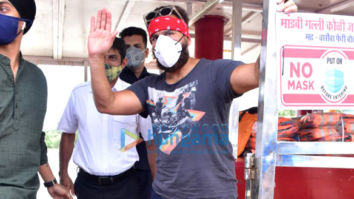 Photos: Saif Ali Khan snapped at Versova jetty