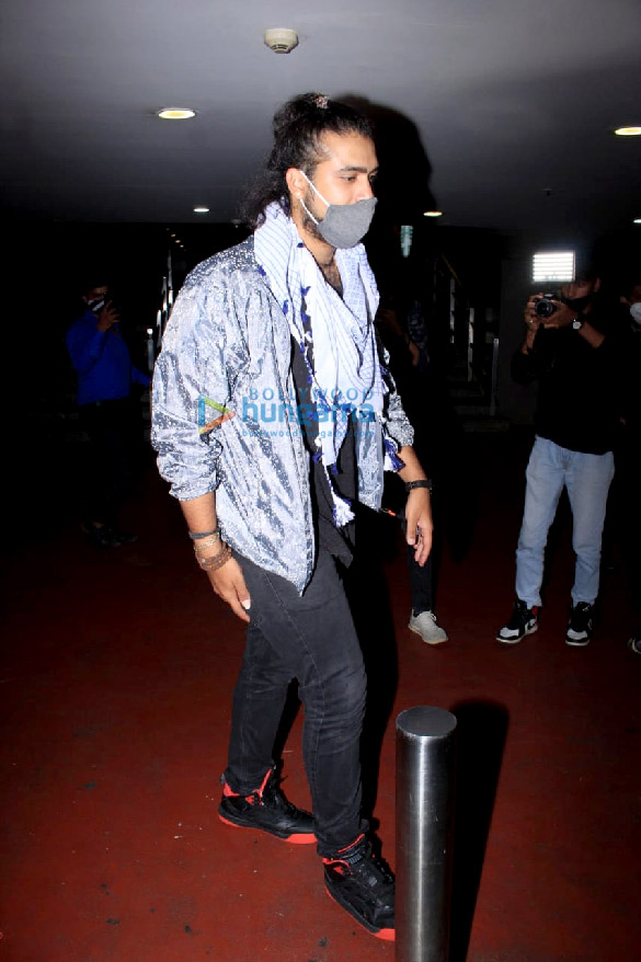 photos sanjay dutt and jubin nautiyal snapped at the airport 4