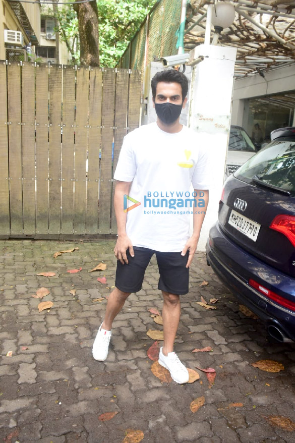 photos sanya malhotra and rajkummar rao snapped in juhu 4