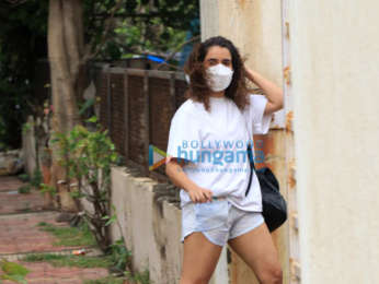 Photos: Sanya Malhotra snapped at Bandstand in Bandra