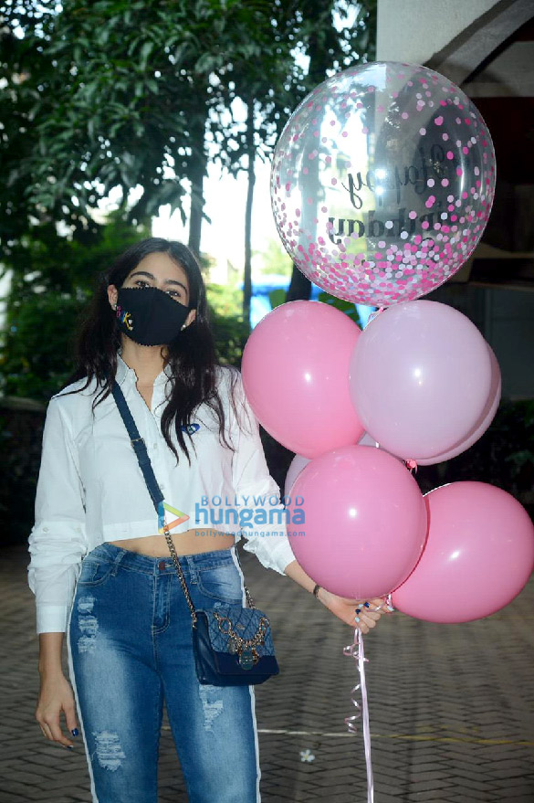 Photos: Sara Ali Khan celebrates her birthday with the media Photos: Sara Ali Khan celebrates her birthday with the media