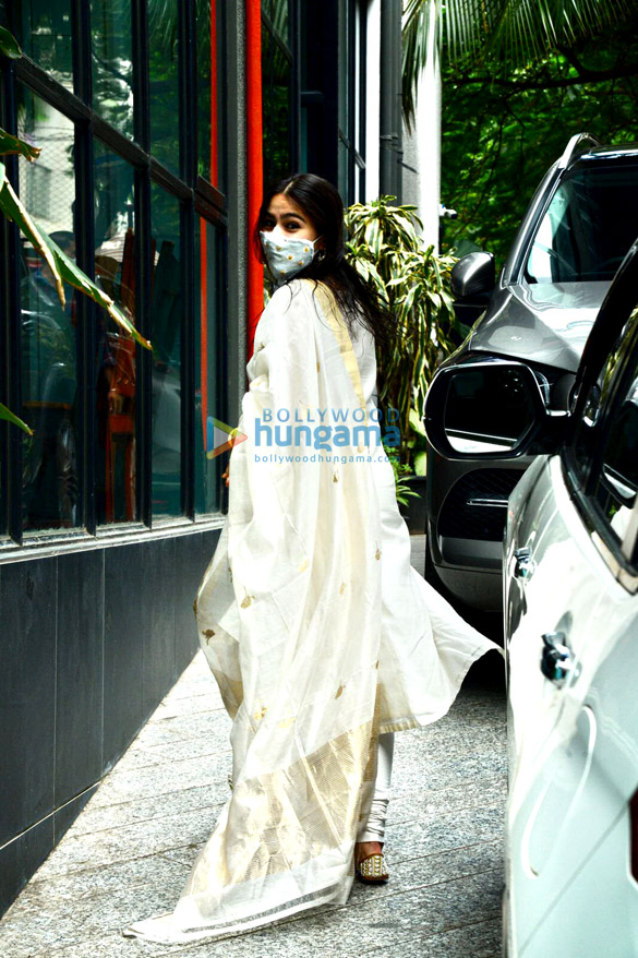 photos sara ali khan snapped at maddock filmss office 4