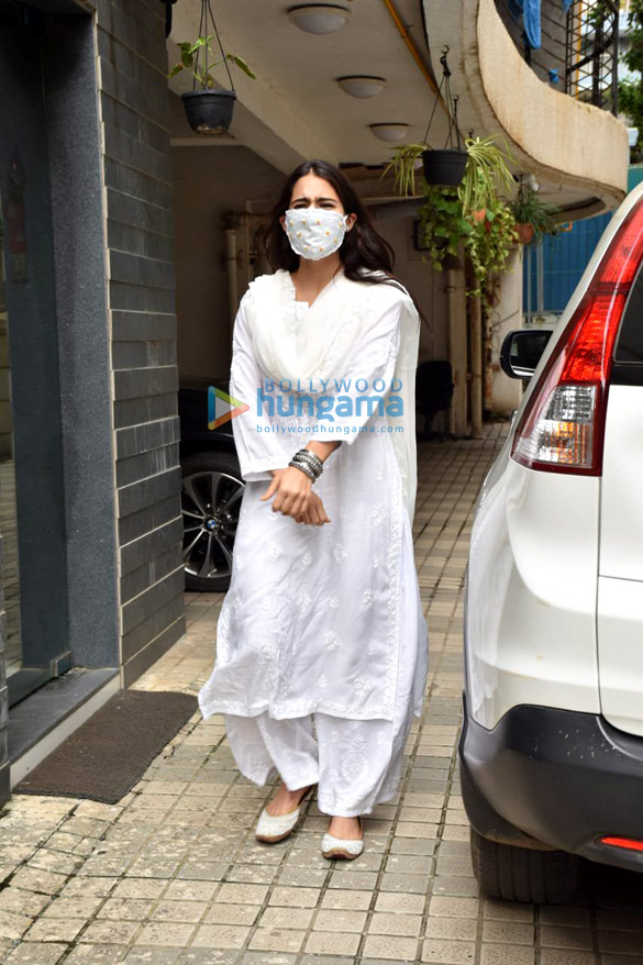 photos sara ali khan snapped in juhu 4 2