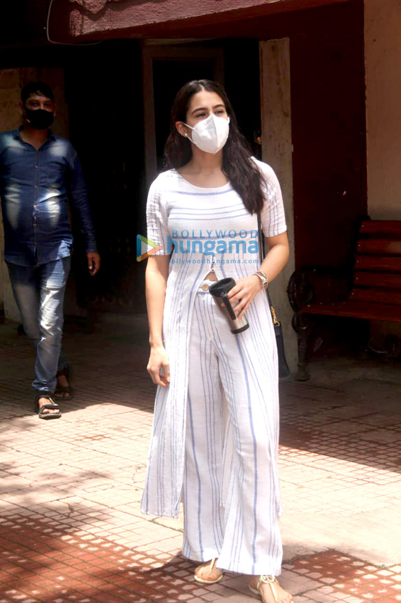 photos sara ali khan spotted at the gym in santacruz 4 2