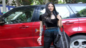 Photos: Shruti Haasan spotted at Bandra
