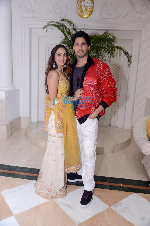 photos sidharth malhotra and kiara advani snapped during shershaah promotions in new delhi 1