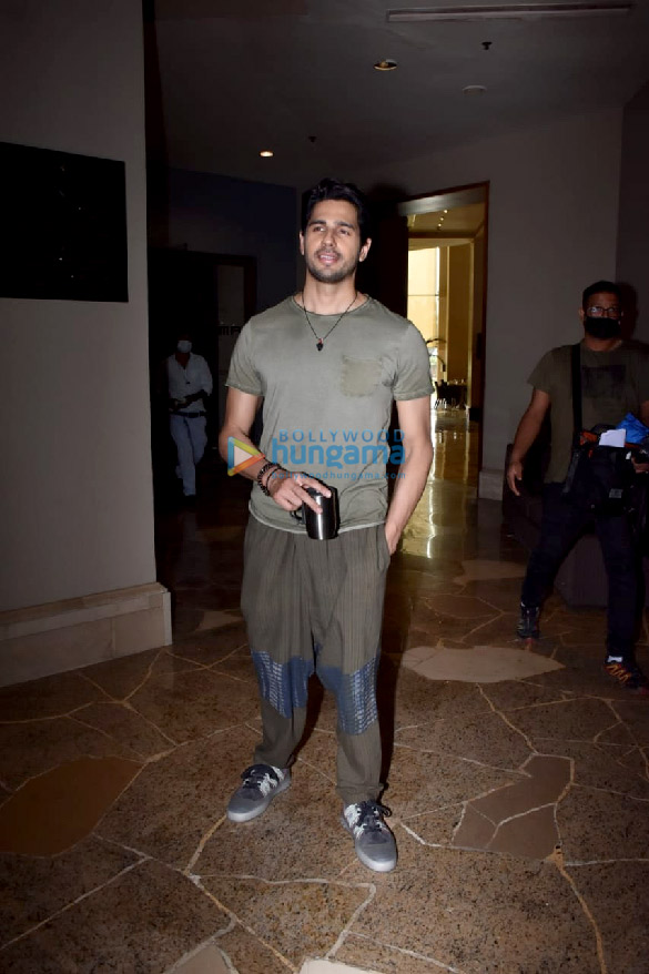 photos sidharth malhotra snapped promoting shershaah 2