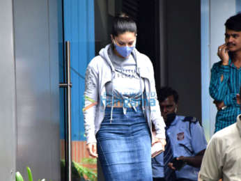 Photos: Sunny Leone snapped in Juhu