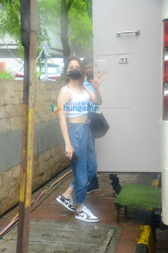 Photos: Tamannaah Bhatia snapped on location in Khar Photos: Tamannaah Bhatia snapped on location in Khar
