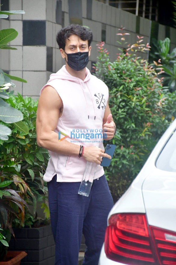photos tiger shroff spotted at the gym in khar 3 2