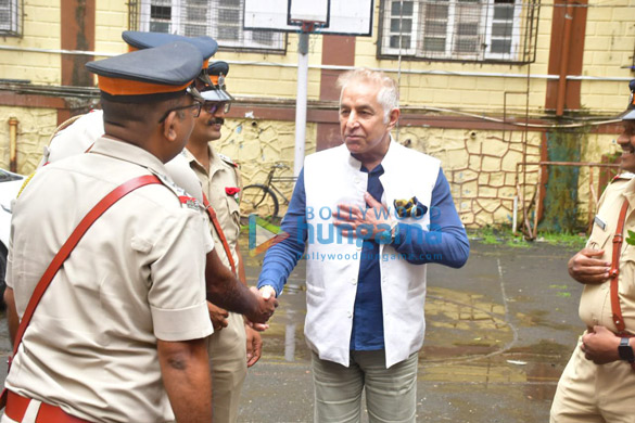 photos tusshar kapoor and dalip tahil spotted at national college 3