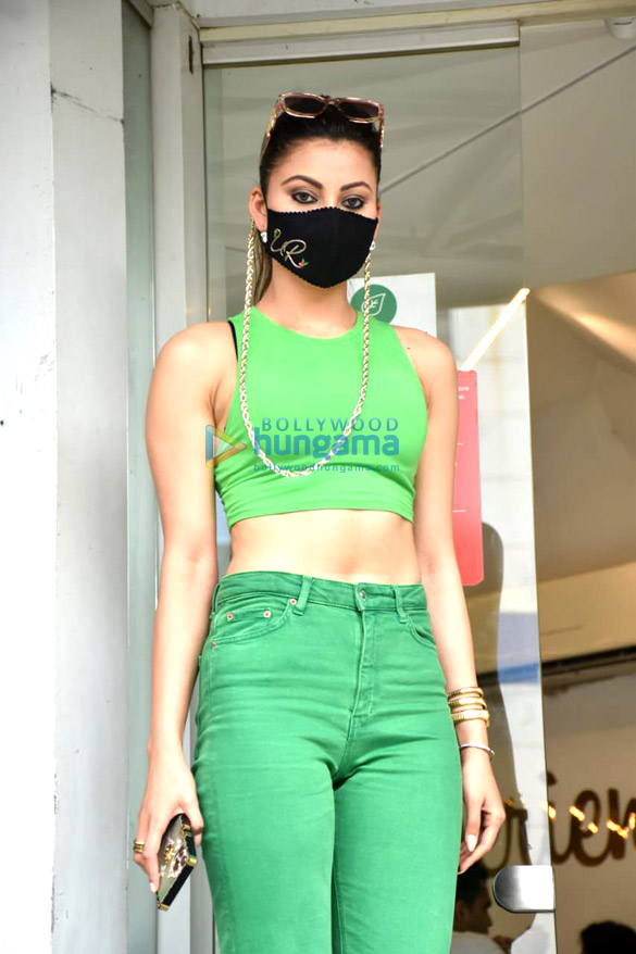 photos urvashi rautela snapped in juhu 1 10