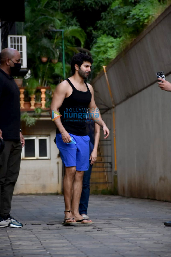 photos varun dhawan spotted at a clinic in juhu 3