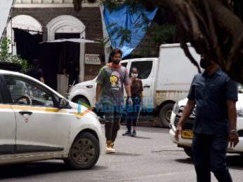 Photos: Vicky Kaushal and Kiara Advani snapped at shoot location