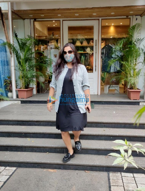photos vidya balan snapped at a store in santacruz 3
