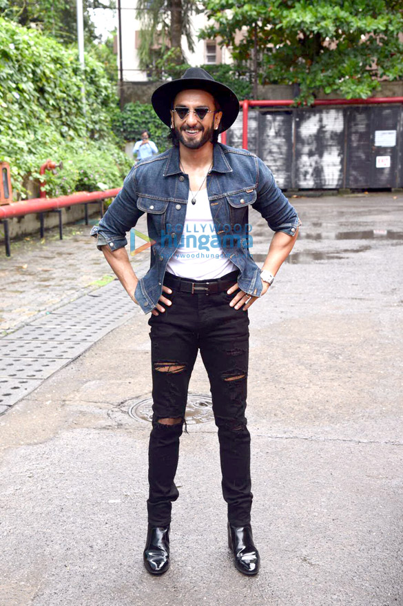 photros ranveer singh and deepika padukone snapped at anju bhavnanis birthday lunch at bastian worli 5