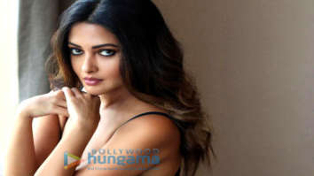 Celeb Photos Of Riya Sen