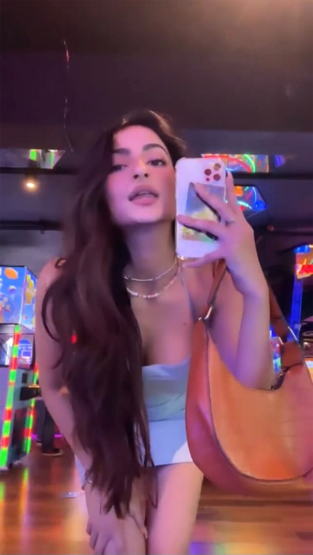 Shweta Tiwari's daughter Palak Tiwari stuns in ice blue satin backless mini dress, watch video Shweta Tiwari's daughter Palak Tiwari stuns in ice blue satin backless mini dress, watch video