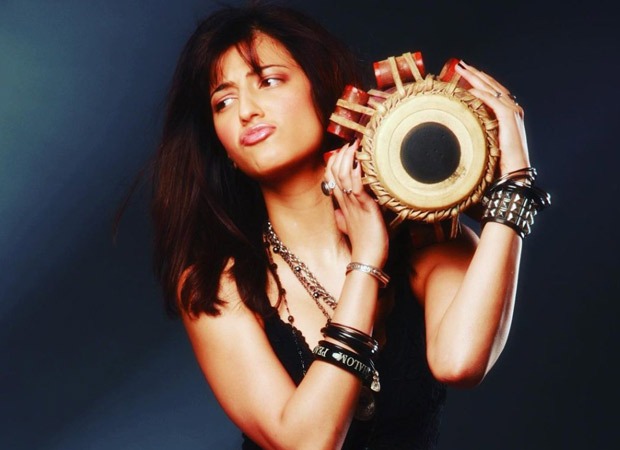 Shruti Haasan takes a jibe at her 21-year-old self in the throwback picture on Instagram Shruti Haasan takes a jibe at her 21-year-old self in the throwback picture on Instagram
