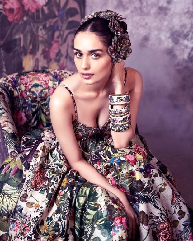 Manushi Chhillar looks enchanting in a floral embroidered bustier and matching gathered long skirt by Rocky Star worth Rs.67,500 Manushi Chhillar looks enchanting in a floral embroidered bustier and matching gathered long skirt by Rocky Star worth Rs.67,500