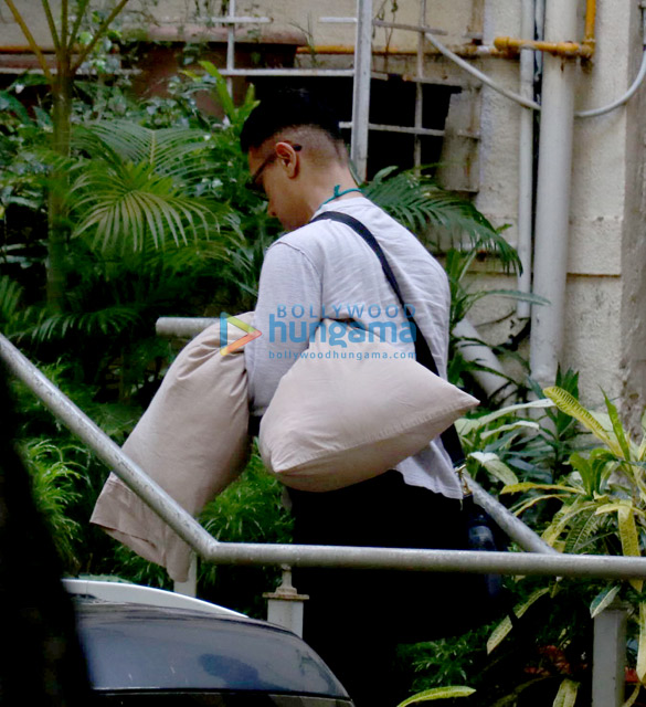 photos aamir khan snapped at bandra 2