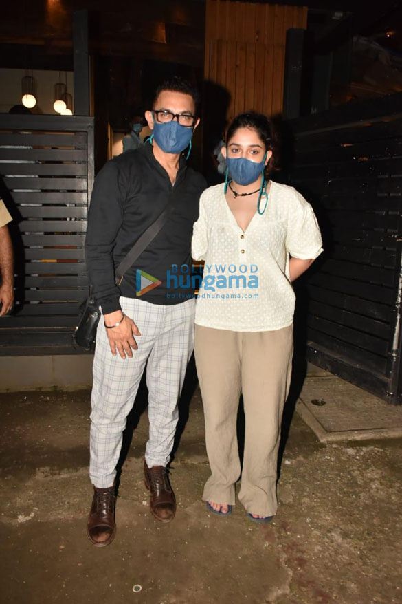 Photos: Aamir Khan snapped having dinner with his daughter at Mizu in Khar Photos: Aamir Khan snapped having dinner with his daughter at Mizu in Khar
