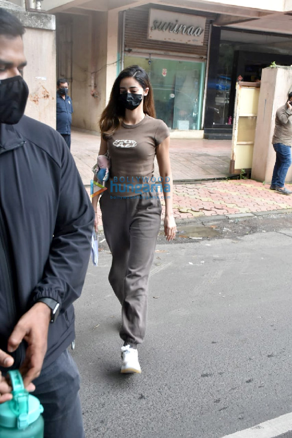 photos ananya panday snapped in bandra 3 3