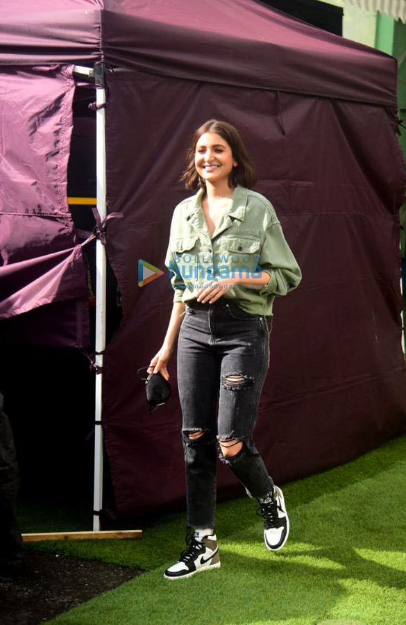 photos anushka sharma snapped during brand shoot in filmcity goregaon 2