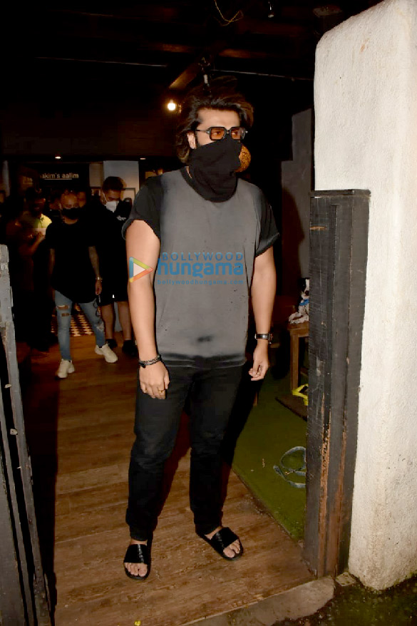 photos arjun kapoor snapped at hakims aalim salon in bandra 3 2