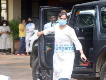 Photos: Arti Singh and Shefali Jariwala snapped at Sidharth Shukla's residence