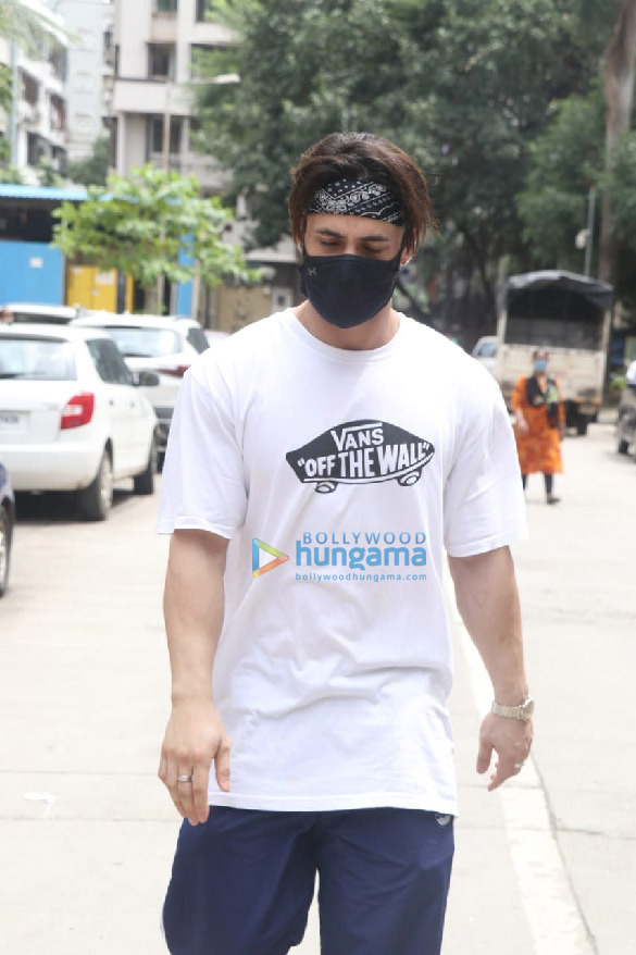 photos ashoke pandit asim riaz and others snapped at cooper hospital 3