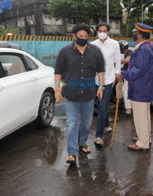 photos celebs attend akshay kumars mother aruna bhatias funeral 2
