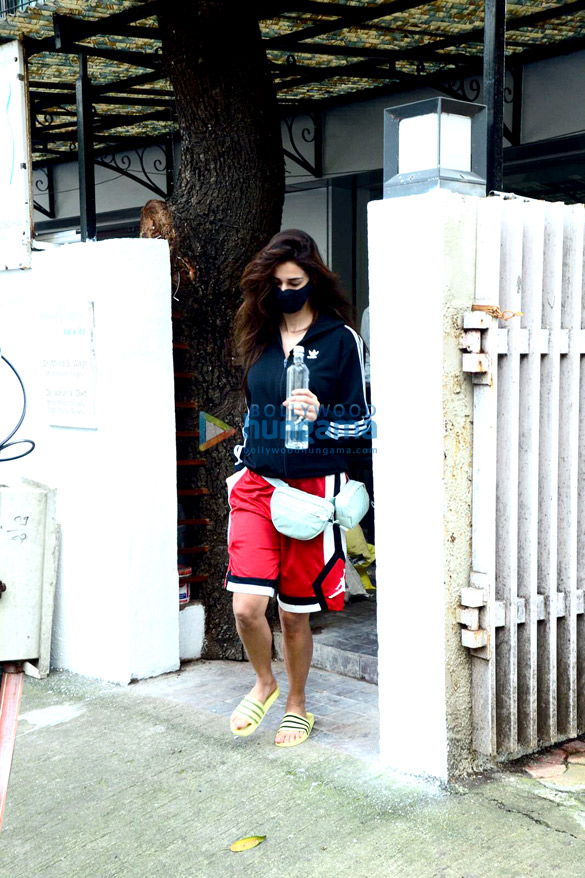 Photos: Disha Patani snapped in Bandra Photos: Disha Patani snapped in Bandra