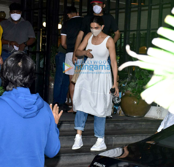 photos hrithik roshan deepika padukone and siddharth anand snapped in juhu 2