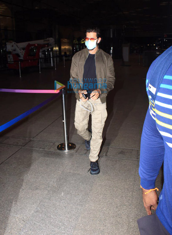photos hrithik roshan zareen khan and sophie choudry snapped at the airport 1