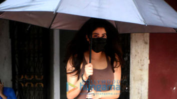 Photos: Janhvi Kapoor and Sara Ali Khan snapped at the gym