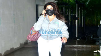 Photos: Janhvi Kapoor spotted at the gym in Pali Hill